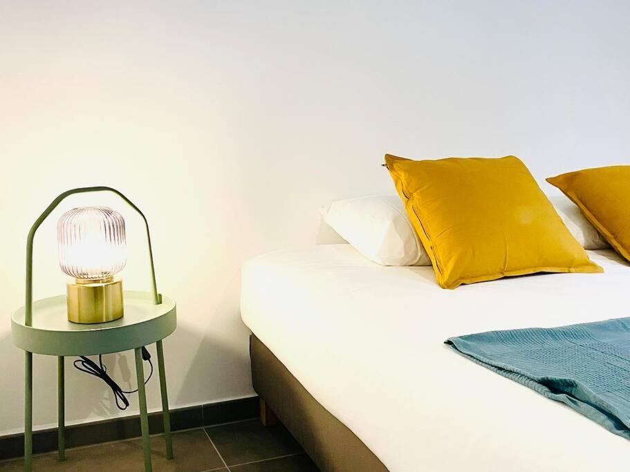 Penthouse 3 Bedrooms In Center W. Private Garden Apartment *