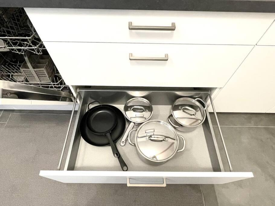 Penthouse 3 Bedrooms In Center W. Private Garden Apartment *